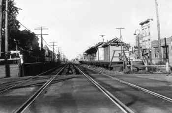 3. Station-Morris Park (View W. from 120th St) - 09-07-38 (Keller).jpg (76200 bytes)